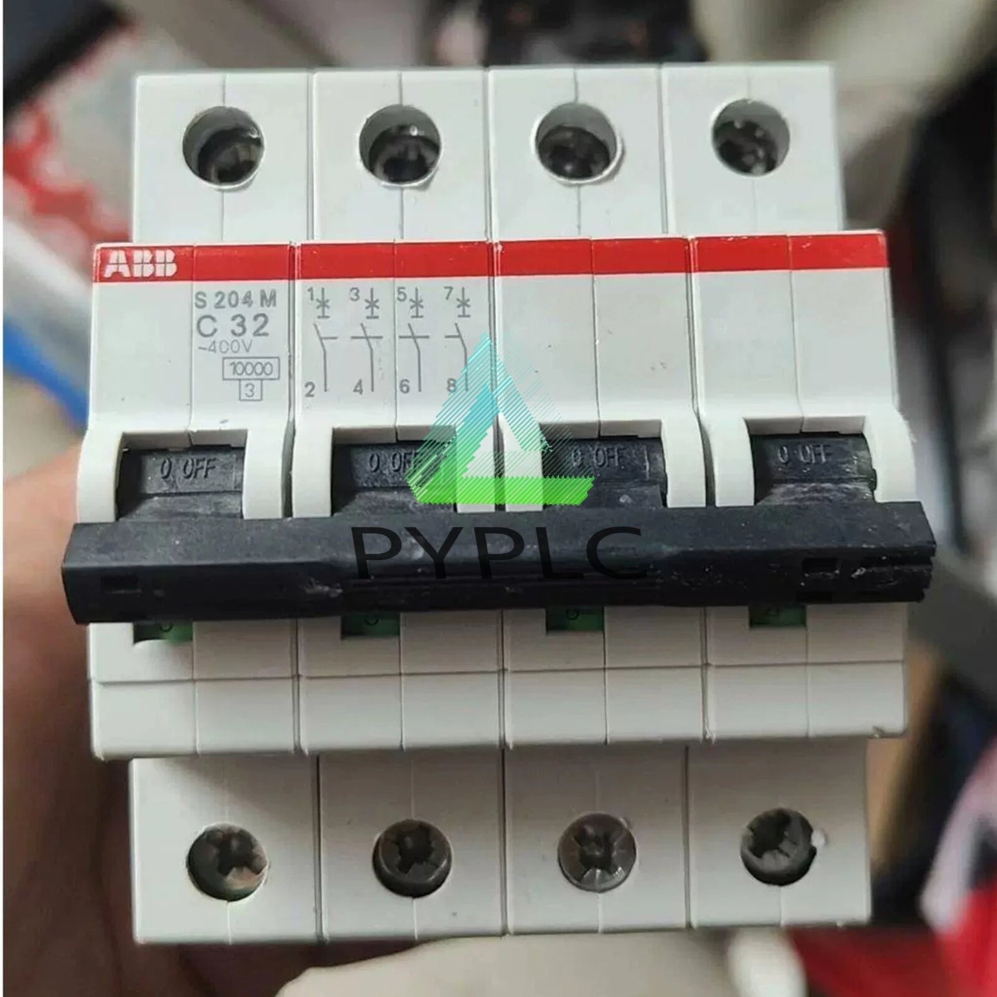 one ABB S204M-C32 4P 32A circuit breaker Fast Delivery