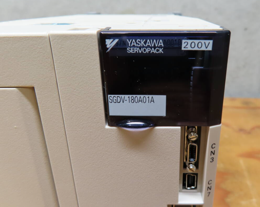 Yaskawa SGDV-180A01A SERVOPACK | High-Efficiency Industrial Motor Controller | 180V, 1A, 180W | Compact Design | 1.8kg - YASKAWA