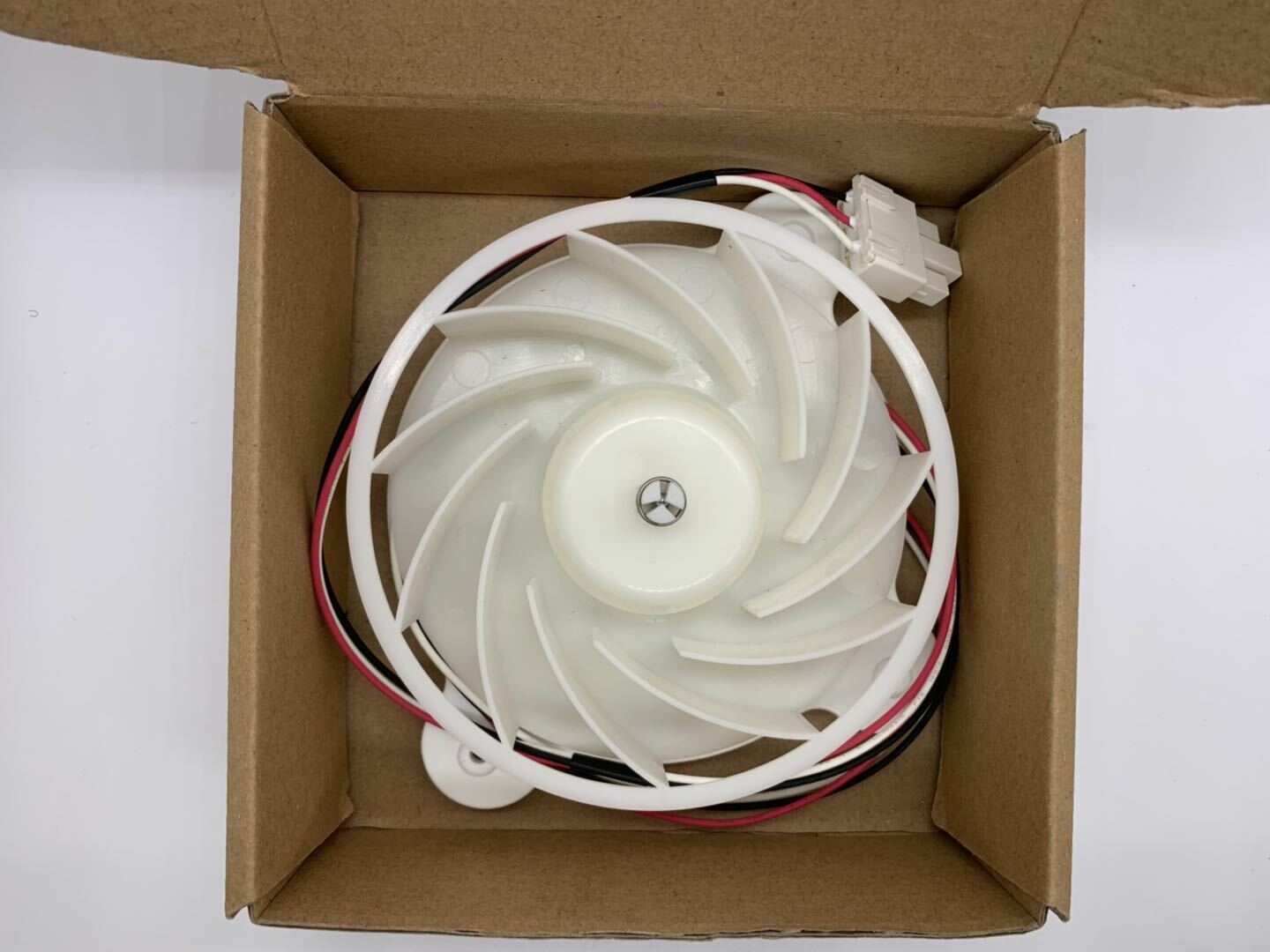new FOR Samsung refrigerator fan motor ZWF-30-3 DC12V 2.5W