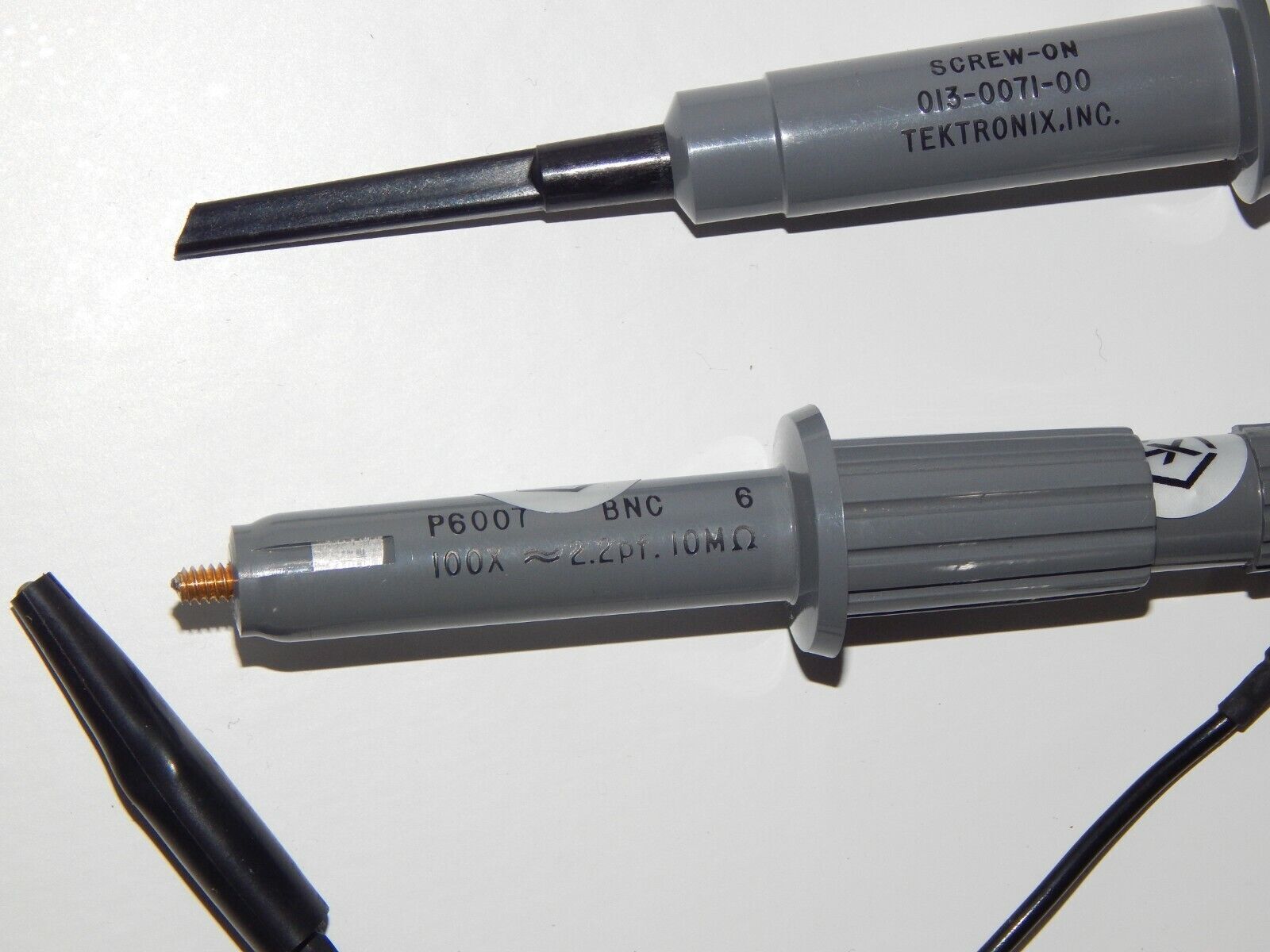 used Tektornix P6007 probe with accessories - TEKTORNIX