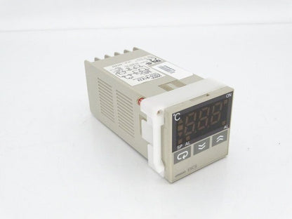 OMRON E5CS-R1KJX Temperature Controller - Precision Temperature Regulation - OMRON