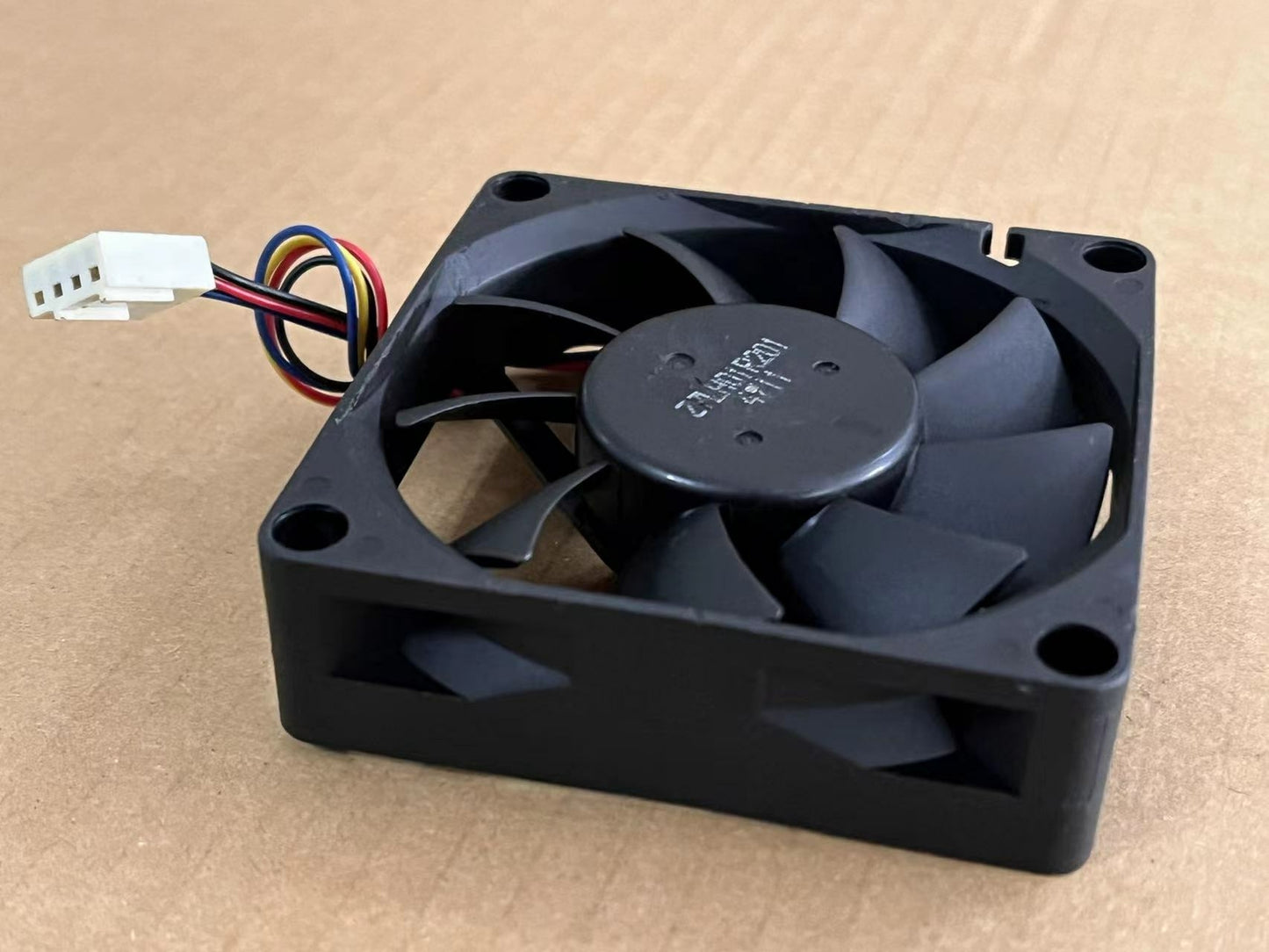 new AVC DSSC0715R2L 12V 0.3A 7020 7cm 4-wire PWM intelligent temperature control CPU