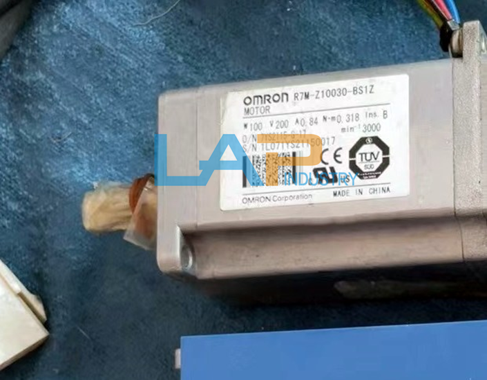 OMRON Servo Motor R7M-Z10030-BS1Z 100W 200V 0.84A 0.318N.m - OMRON
