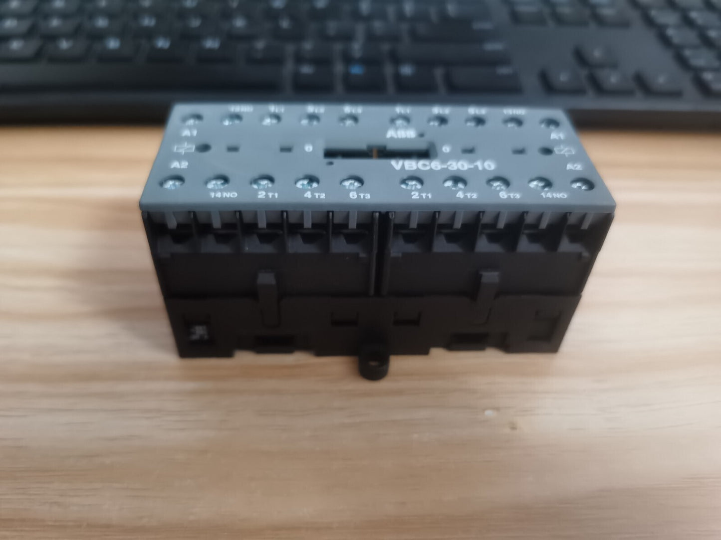 1PC ABB VBC6-30-10 VBC63010 DC Contactor