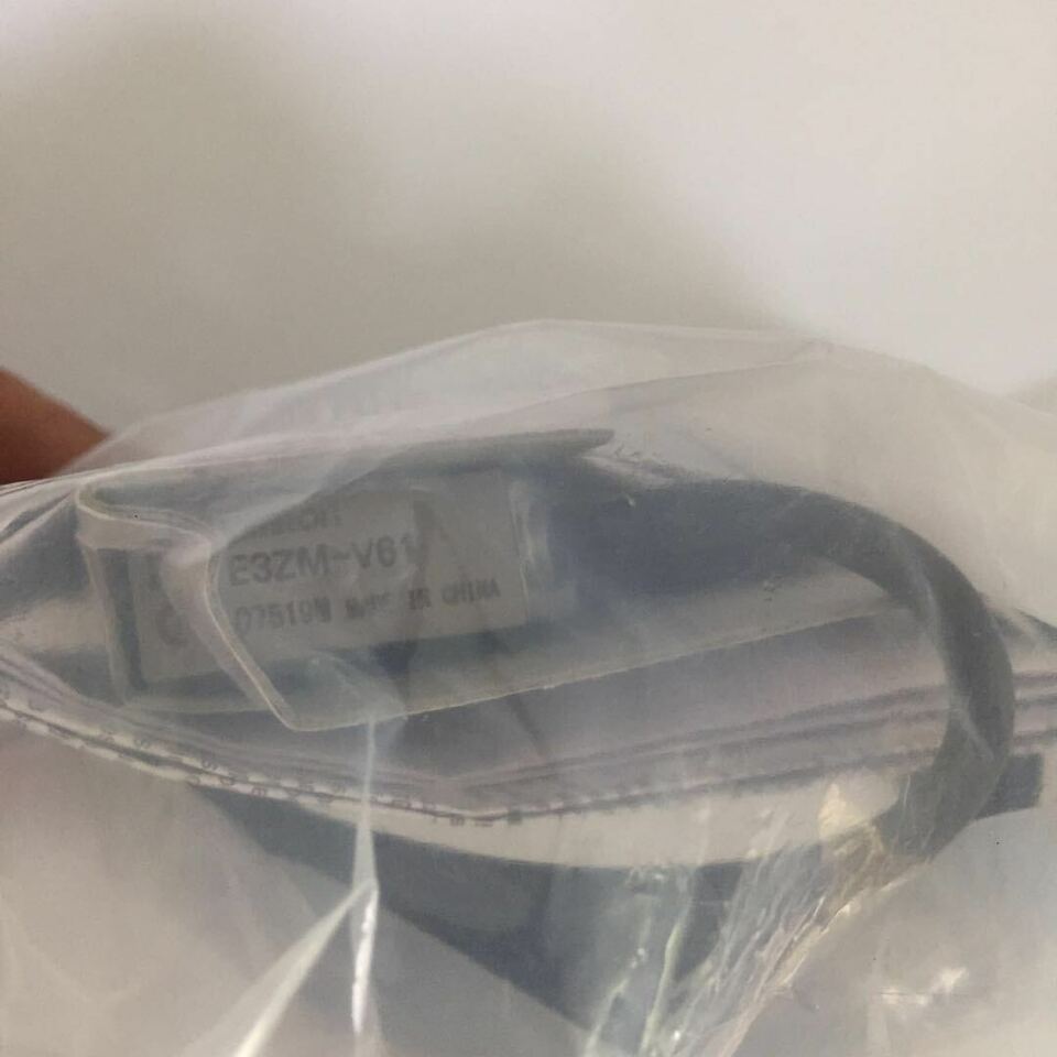 1PC OMRON E3ZM-V61 E3ZMV61 Photoelectric Sensor Switch Free Shipping