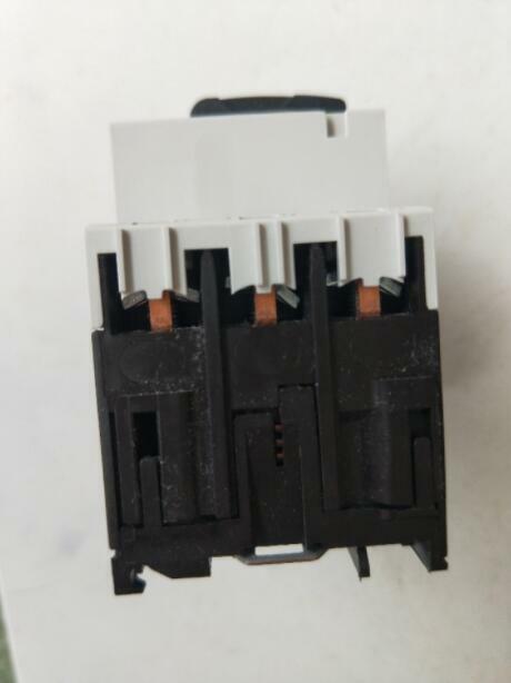 1PCS Eaton Moeller PKZM0-32 PKZM032 Circuit Breaker 25-32A In Box