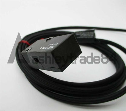 One KEYENCE LV-S62 Proximity Switch Sensor LVS62
