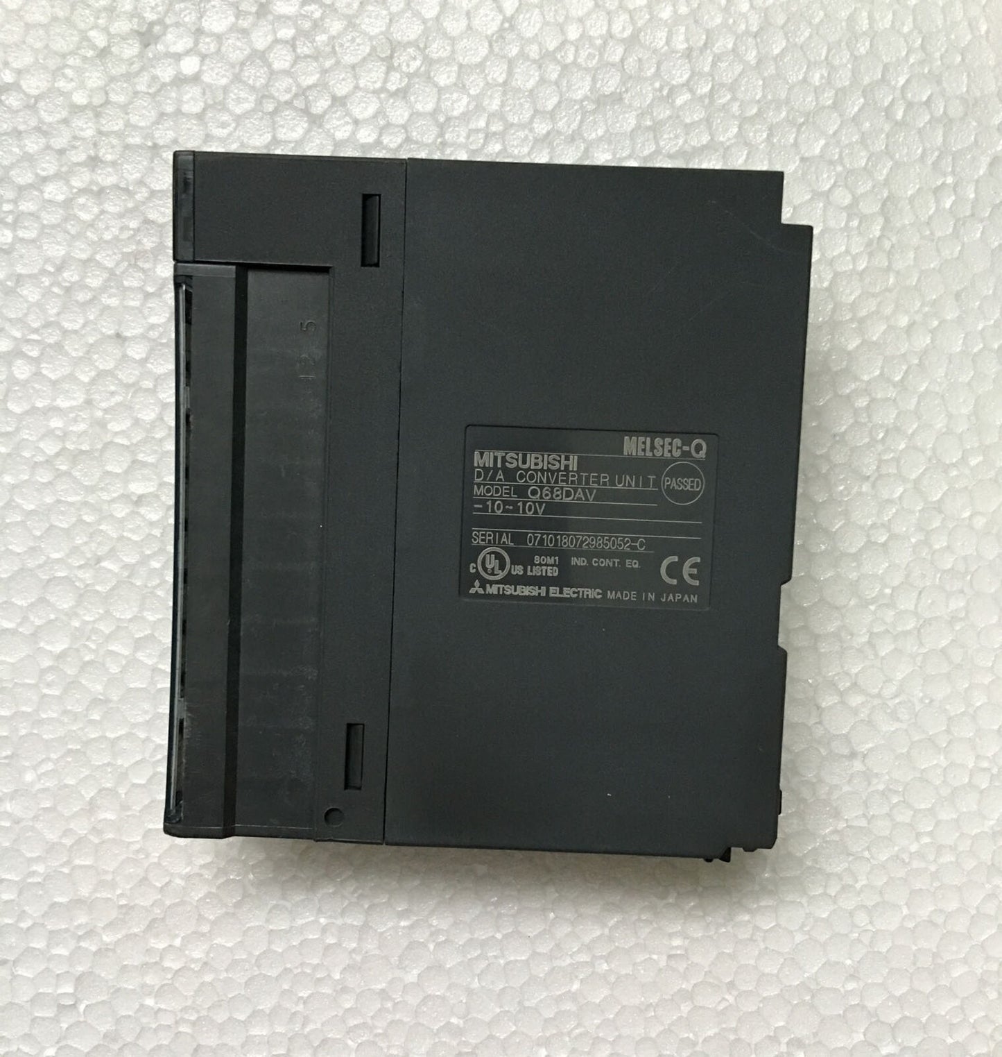 used MELSEC-Q Q68DAV converter unit by Mitsubishi - MITSUBISHI