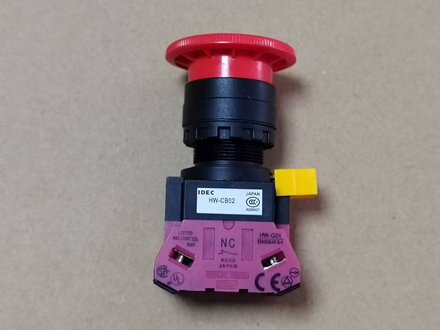new 1PCS for IDEC HW-CB02 Emergency stop button switch