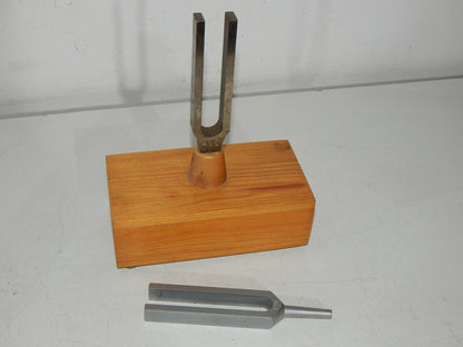 Used Diapason 435 Tuning Fork with Resonance Box for School Aid - DIAPASON