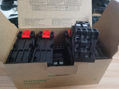 10PCS/1Box  Schneider RXZE2M114 Miniature Relay Sockets In Box