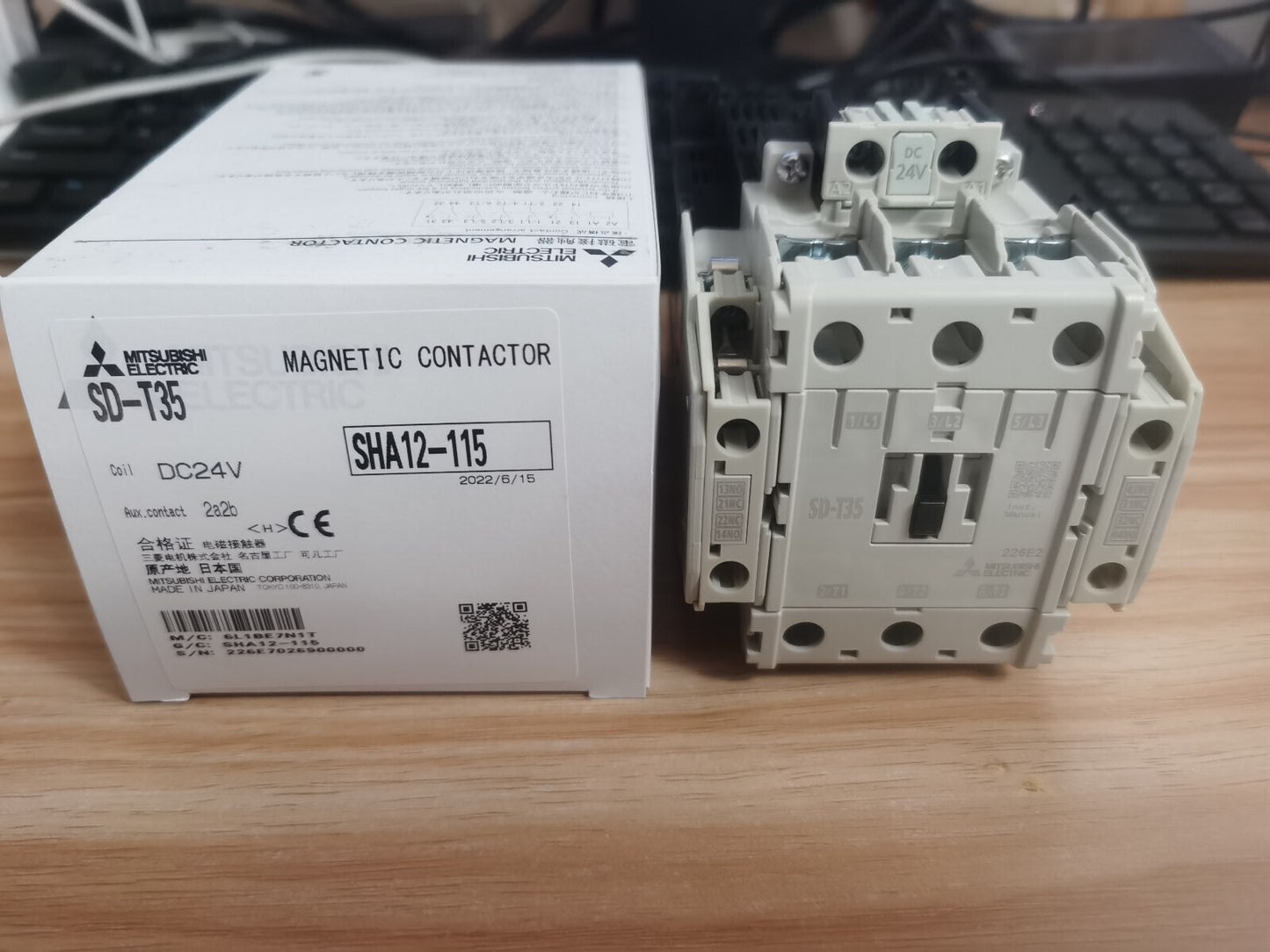 Mitsubishi SD-T35 SDT35 DC Contactor In Box  Free Ship
