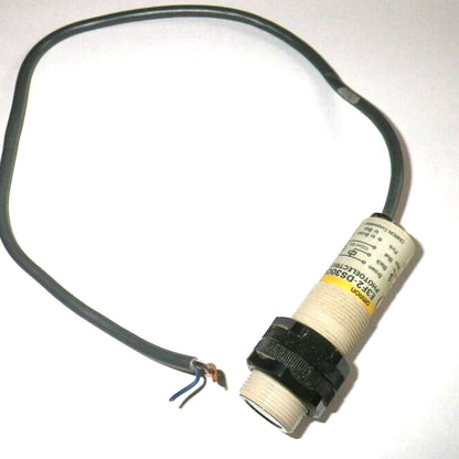 OMRON E3F2-DS30C4 Proximity Sensor - OMRON