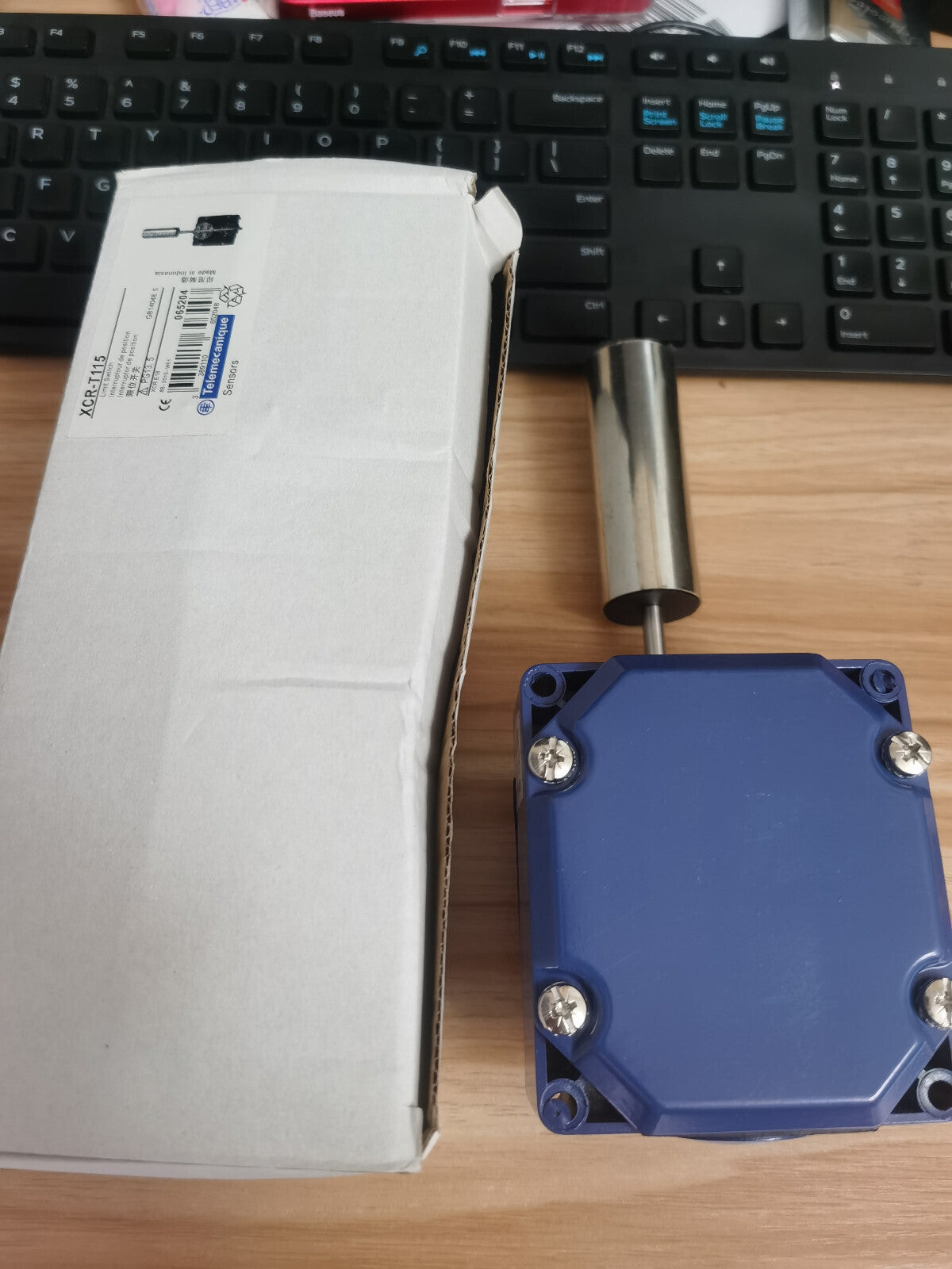 1PC  Schneider XCR-T115 XCRT115 Limit Switch In Box Free Ship