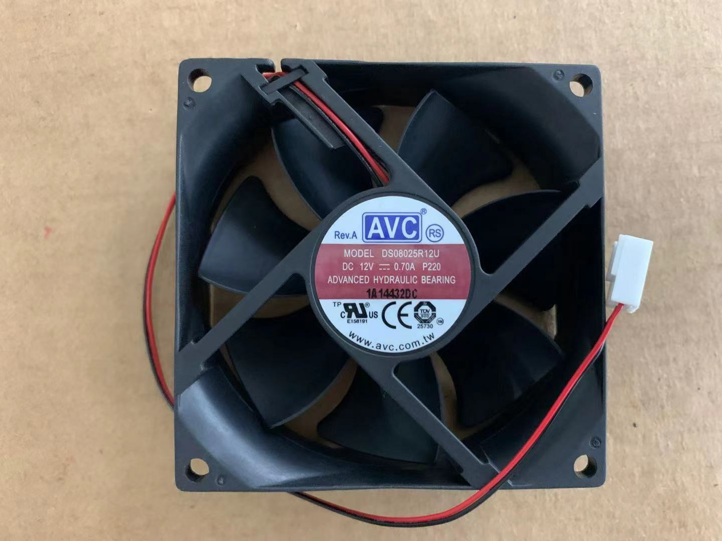 new AVC 8CM DS08025R12U DC 12V 0.7A 80*80*25mm 8CM 2-wire CPU cooling fan