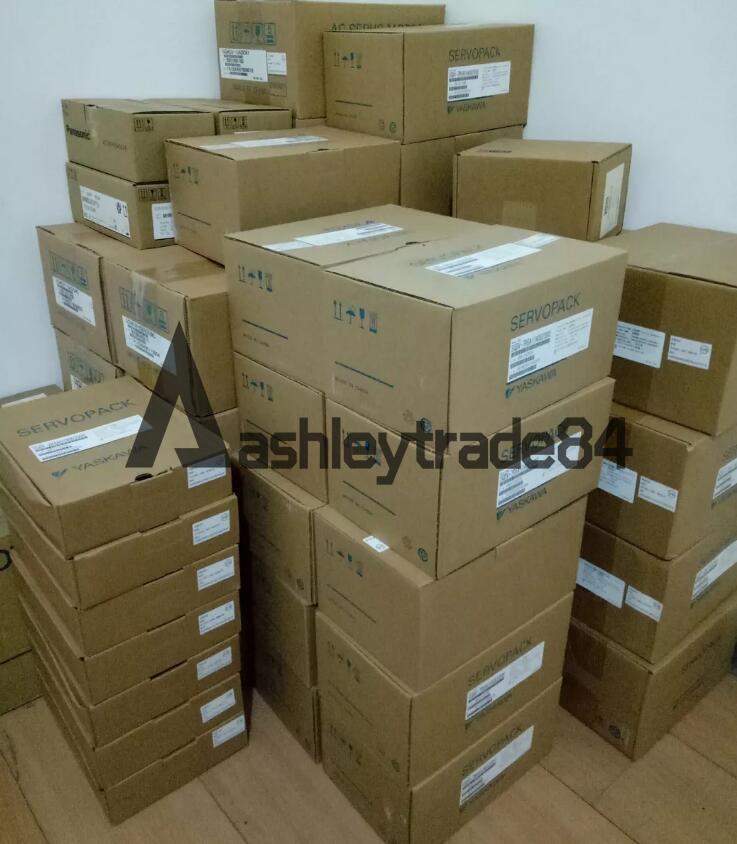 new 1PC Yaskawa servo motor SGM7A-15A7D61