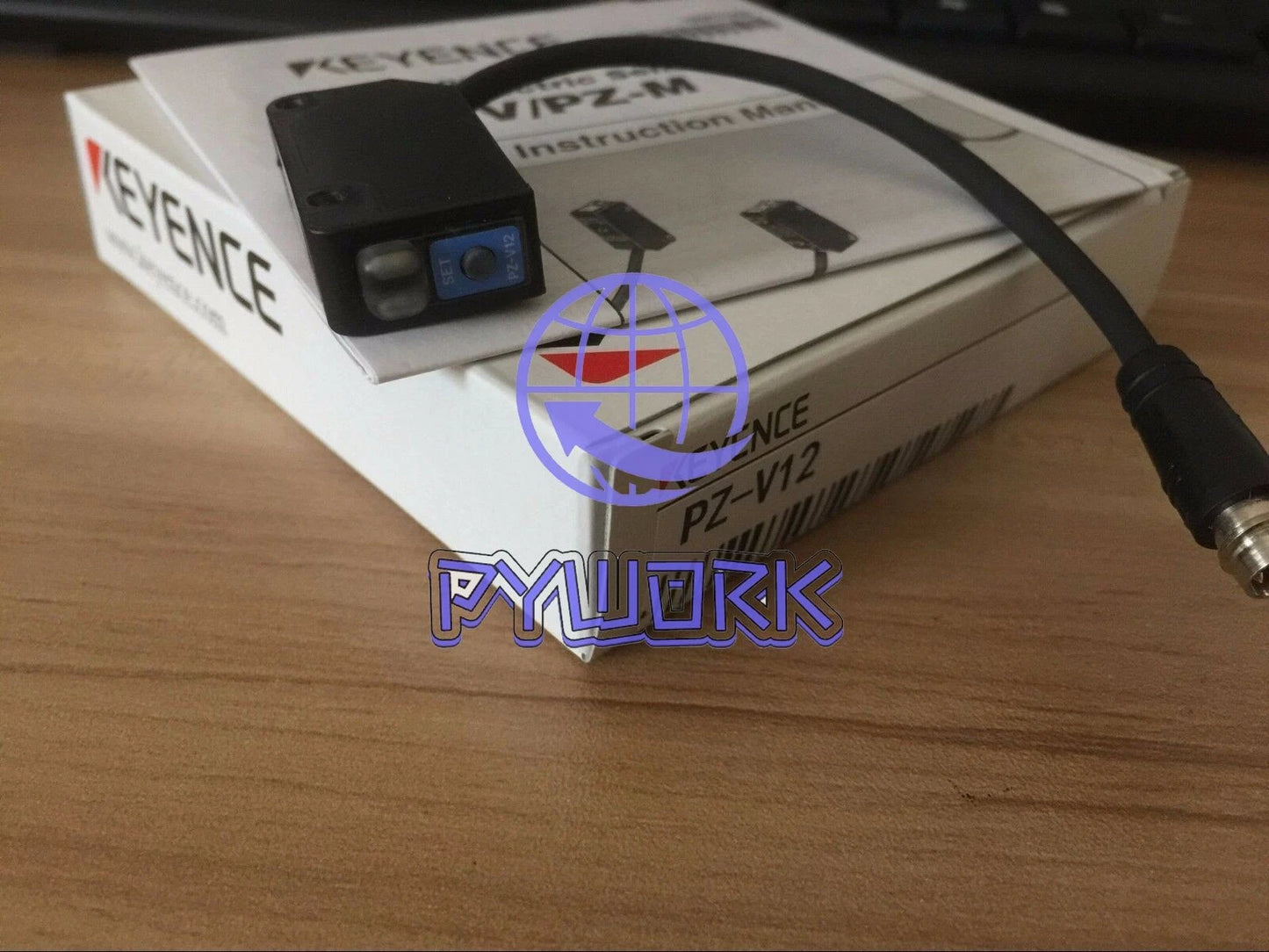 Keyence PZ-V12 Sensor in box