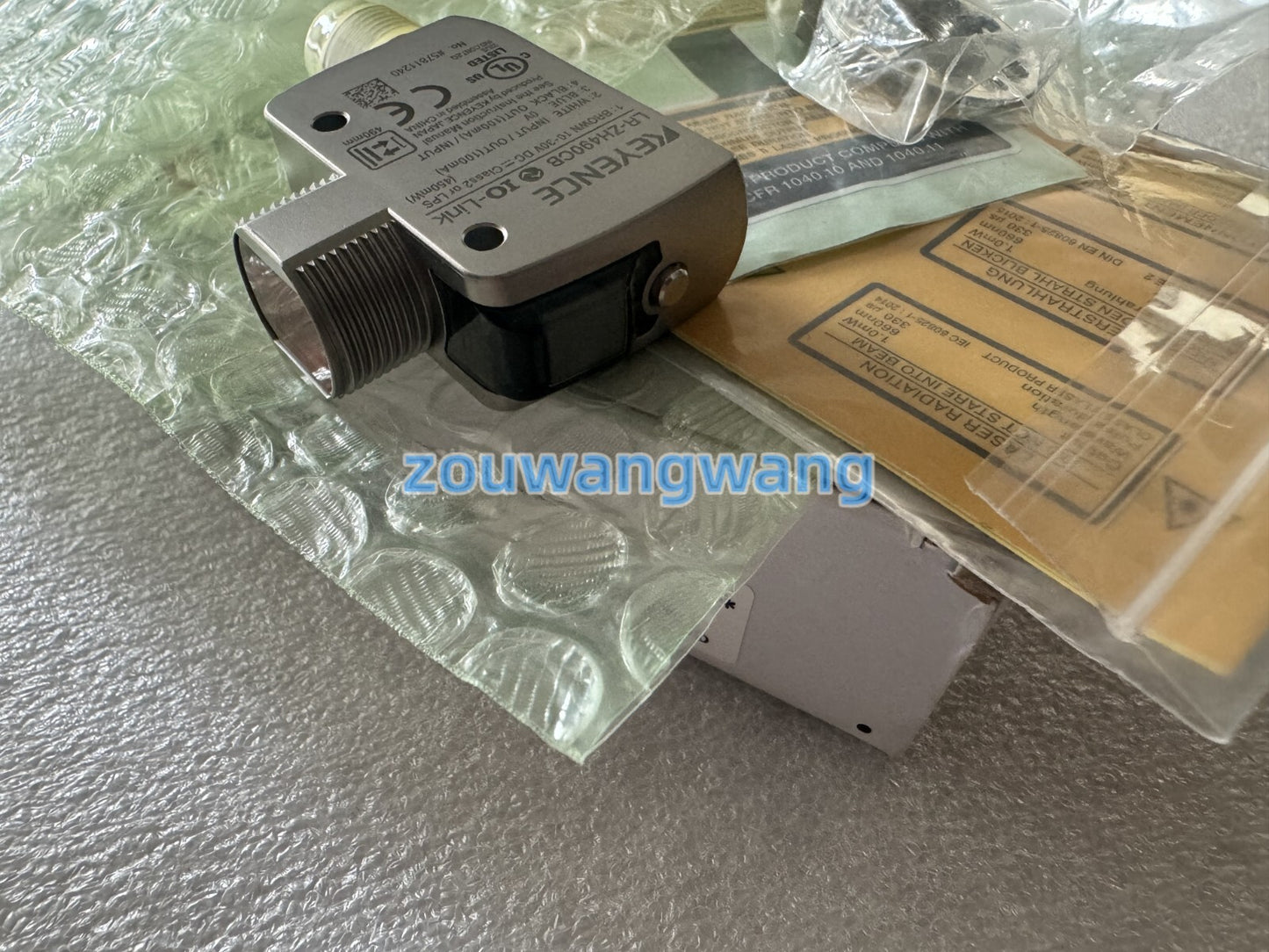 new  IN BOX Keyence LR-ZH490CB Sensor