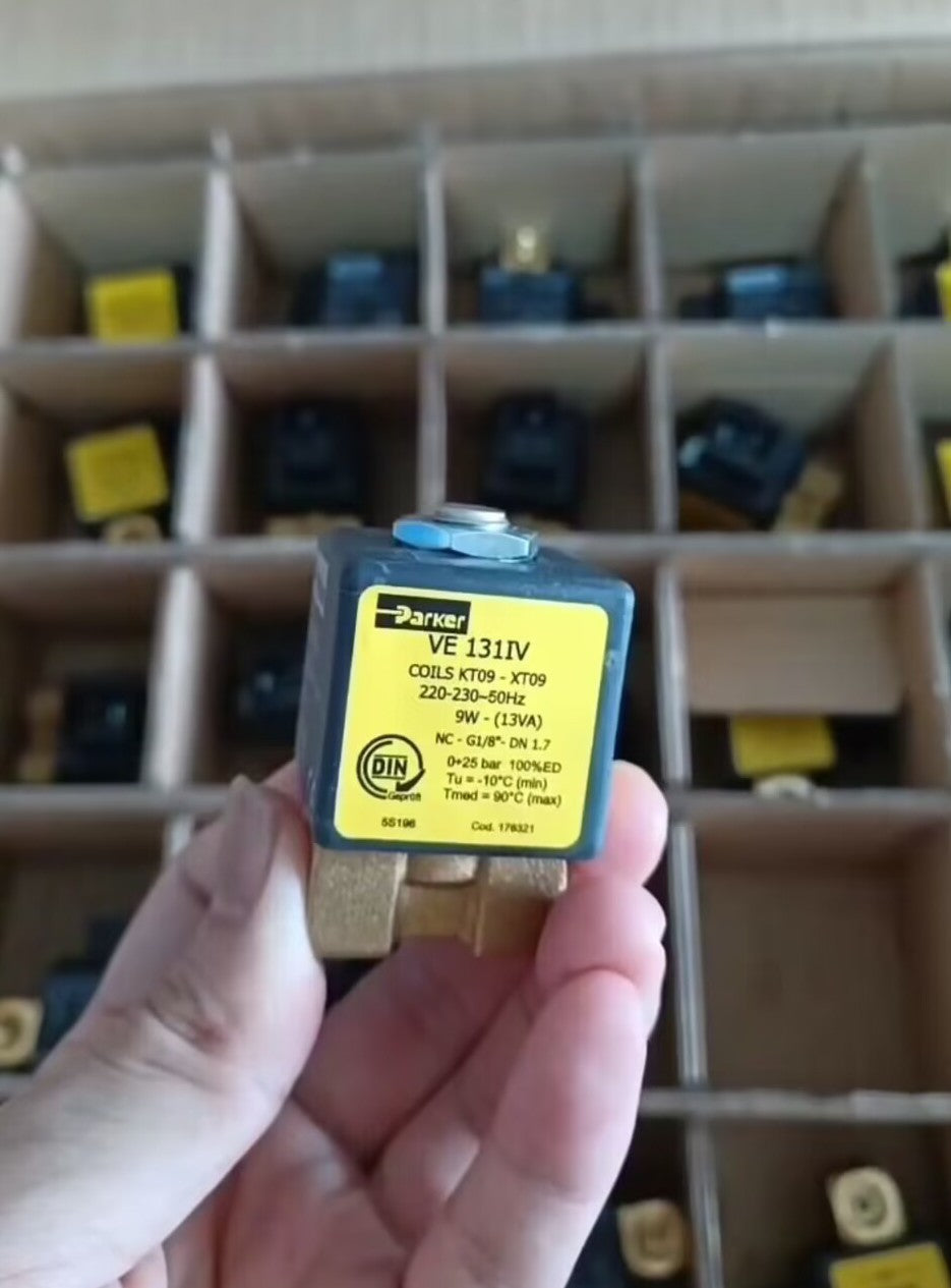 1PCS  Parker VE131IV  220-230V Solenoid Valve Coil XT09