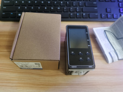 Digital Omron Temperature Controller E5EC-RR2ASM-800 100-240VAC  *TT