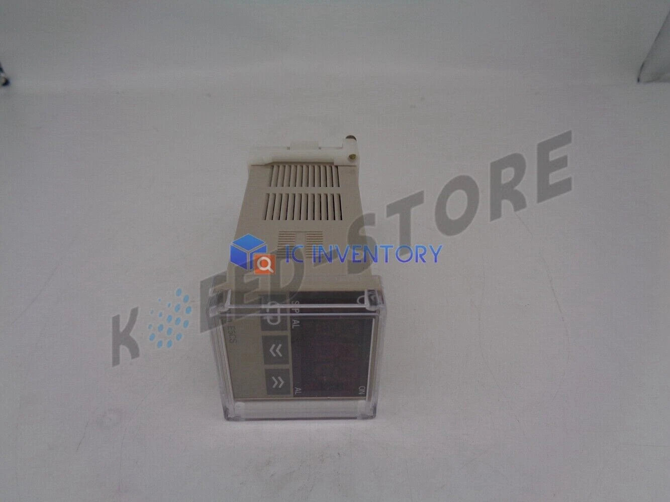 1PCS Omron E5CS-R1PX thermostat