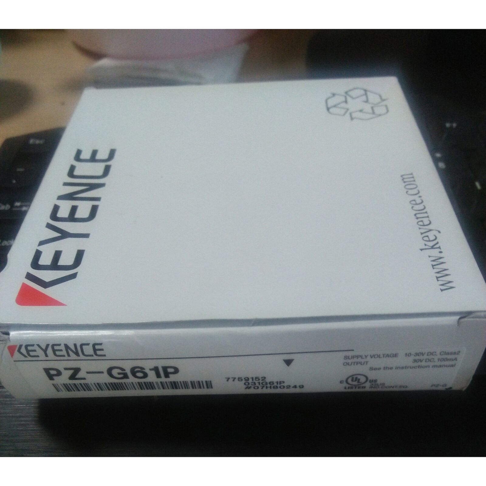 ONE KEYENCE PZ-G61P Photoelectric Sensor - High-Speed Performance - KEYENCE