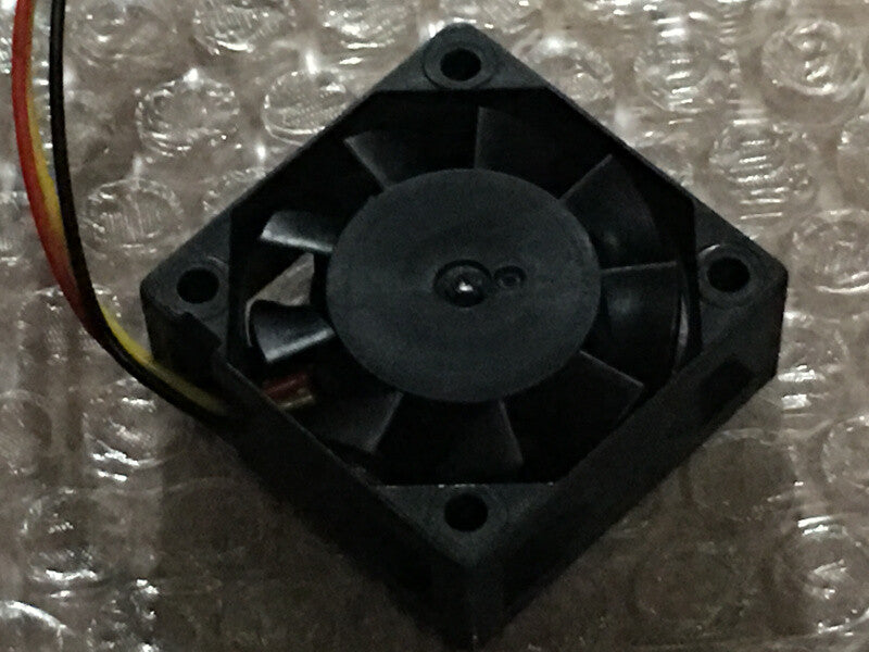 1pcs MITSUBISHI MMF-04C12DS 12V 0.14A 3-wire cooling fan