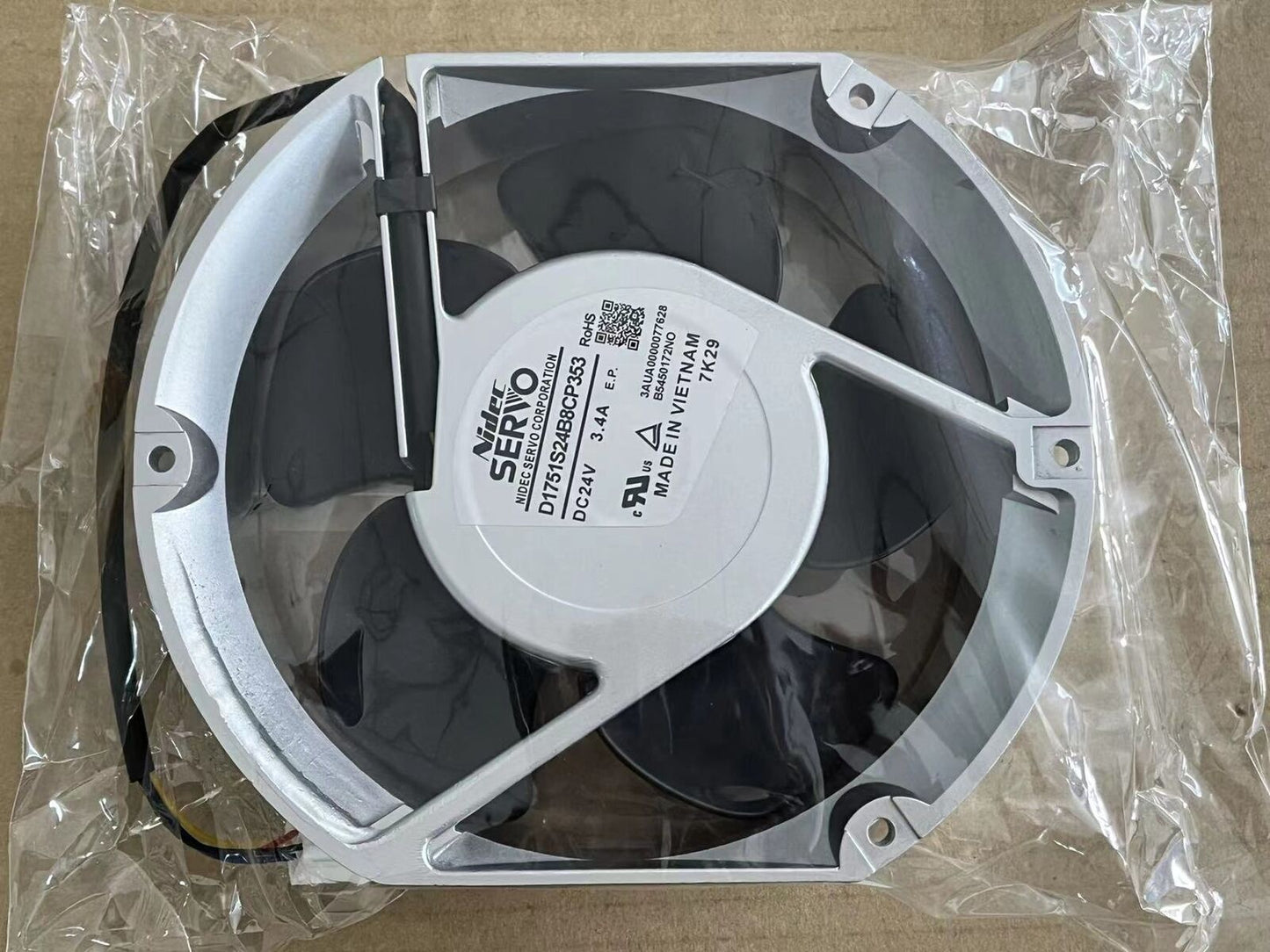 new 1PC SERVO D1751S24B8CP353 ACS880 frequency converter 1751 4-wire inverter fan