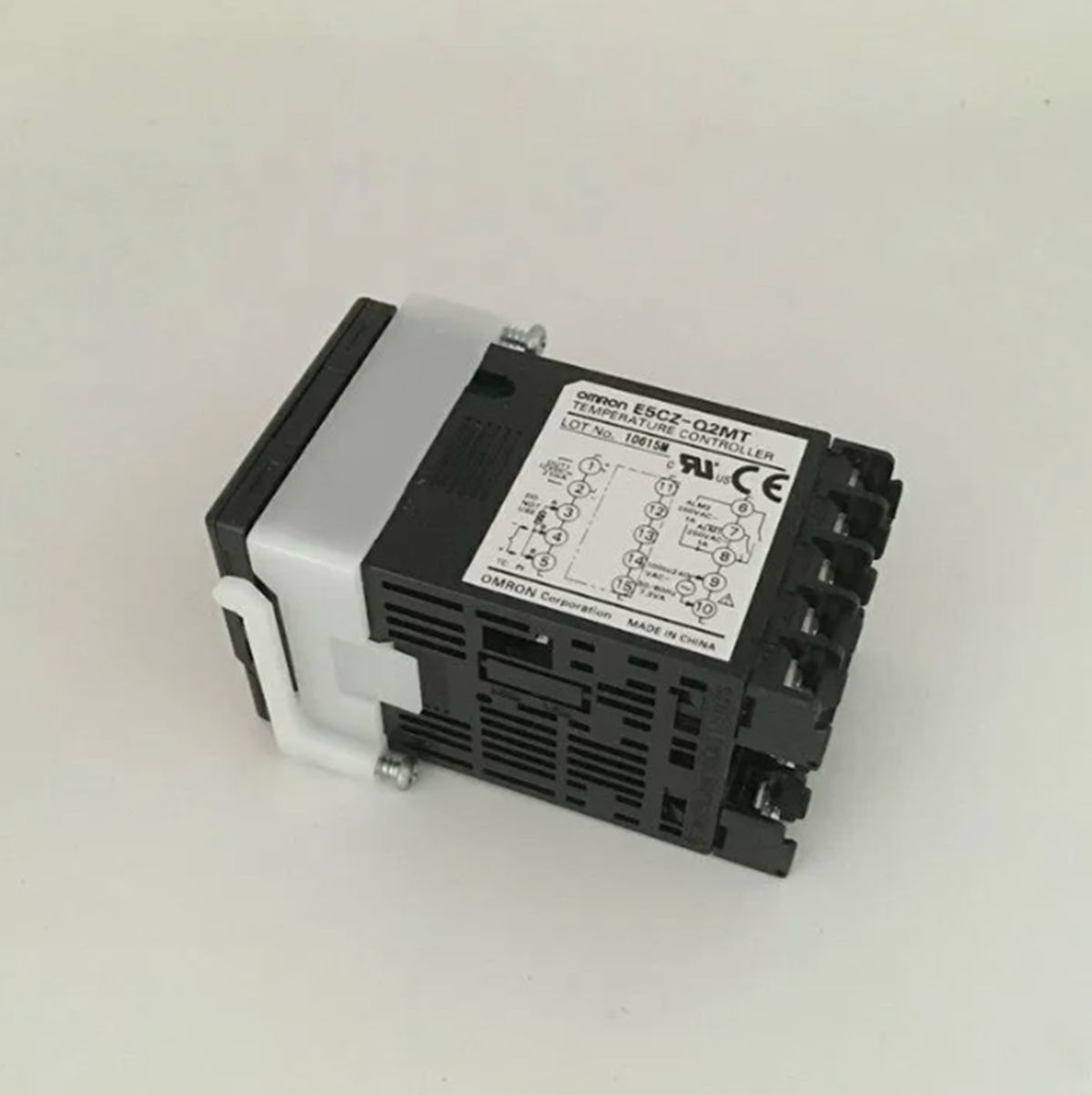 Omron E5CZ-Q2MT Temperature Controller 100-240VAC - OMRON