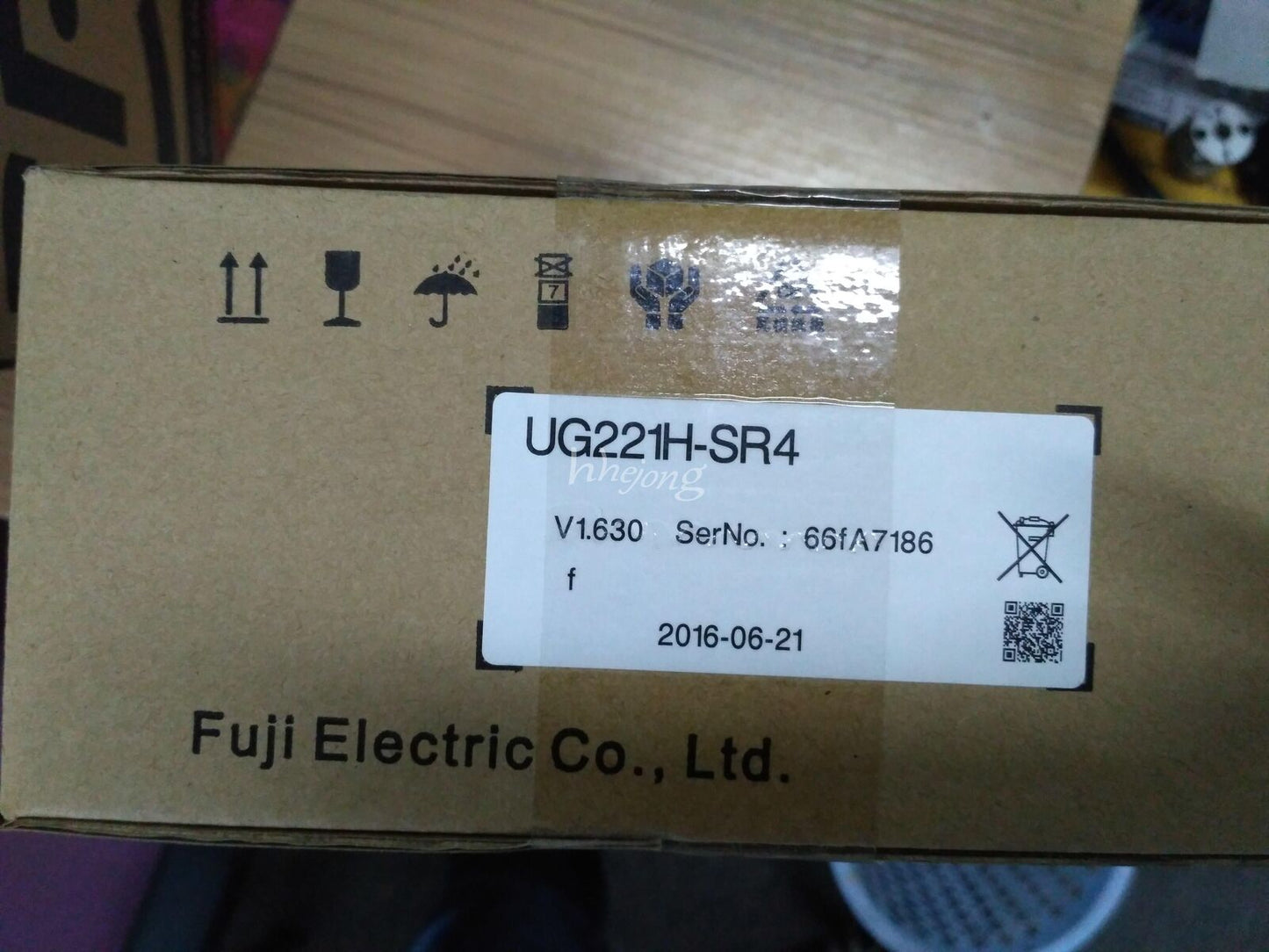 new 1PCS FUJI TOUCH SCREEN UG221H-SR4 UG221HSR4 - FUJI