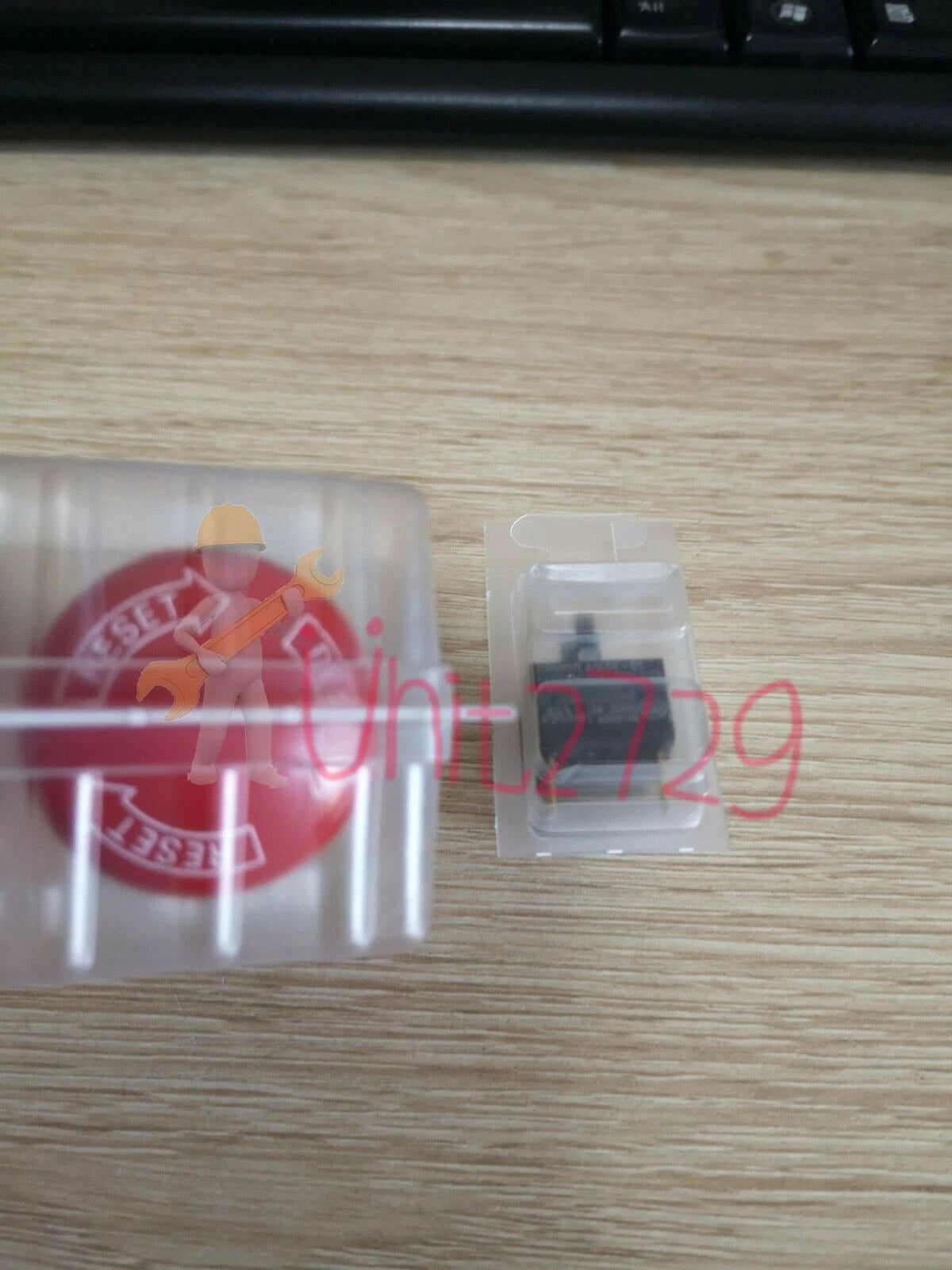1PCS Omron Pushbutton Switch A165E-S-01 A165ES01 - Free Shipping