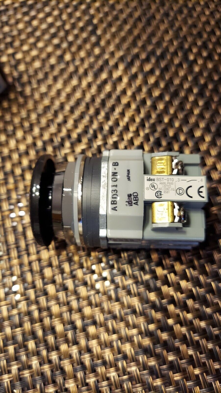 New Idec ABD310N-B 30mm Black Push Button - IDEC