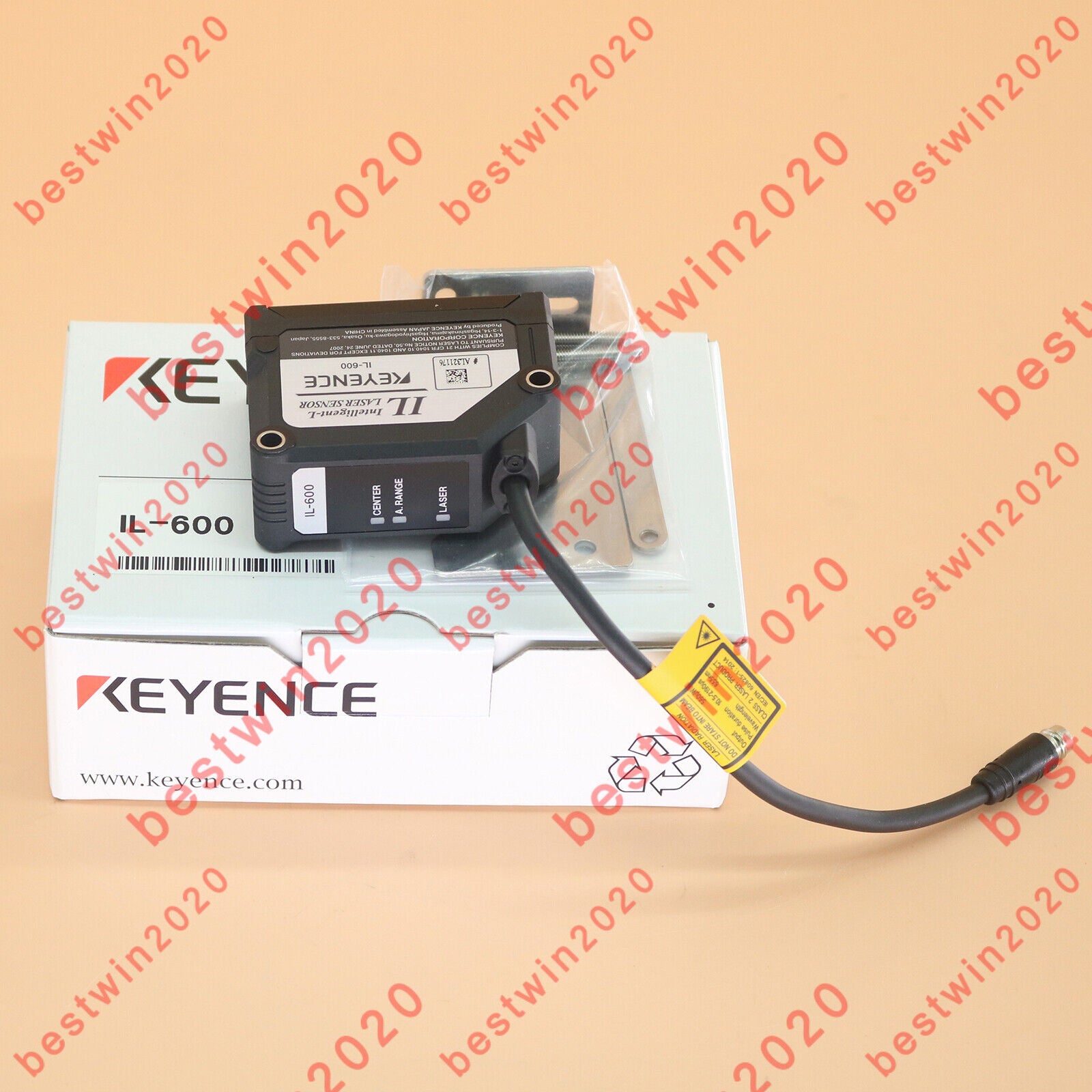 new 1pcs  keyence IL-600 IL-600 Laser Sensor ONE Year