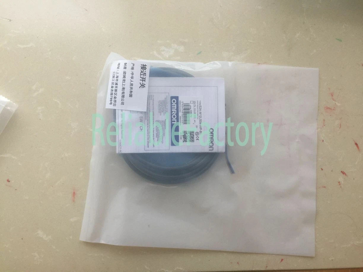 Omron E2A-M12LS04-WP-B1