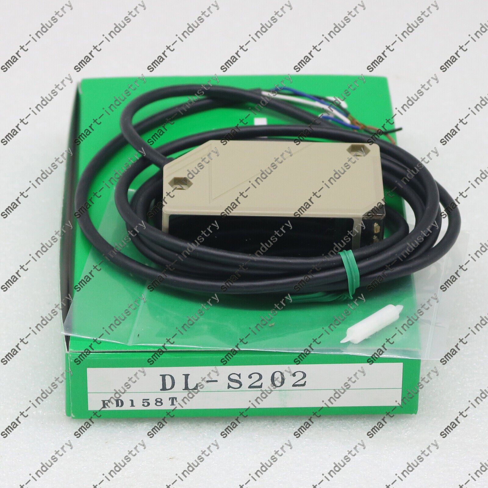 new 1PC  Takex DL-S202 DLS202 Photoelectric Sensor In Box  SHIP