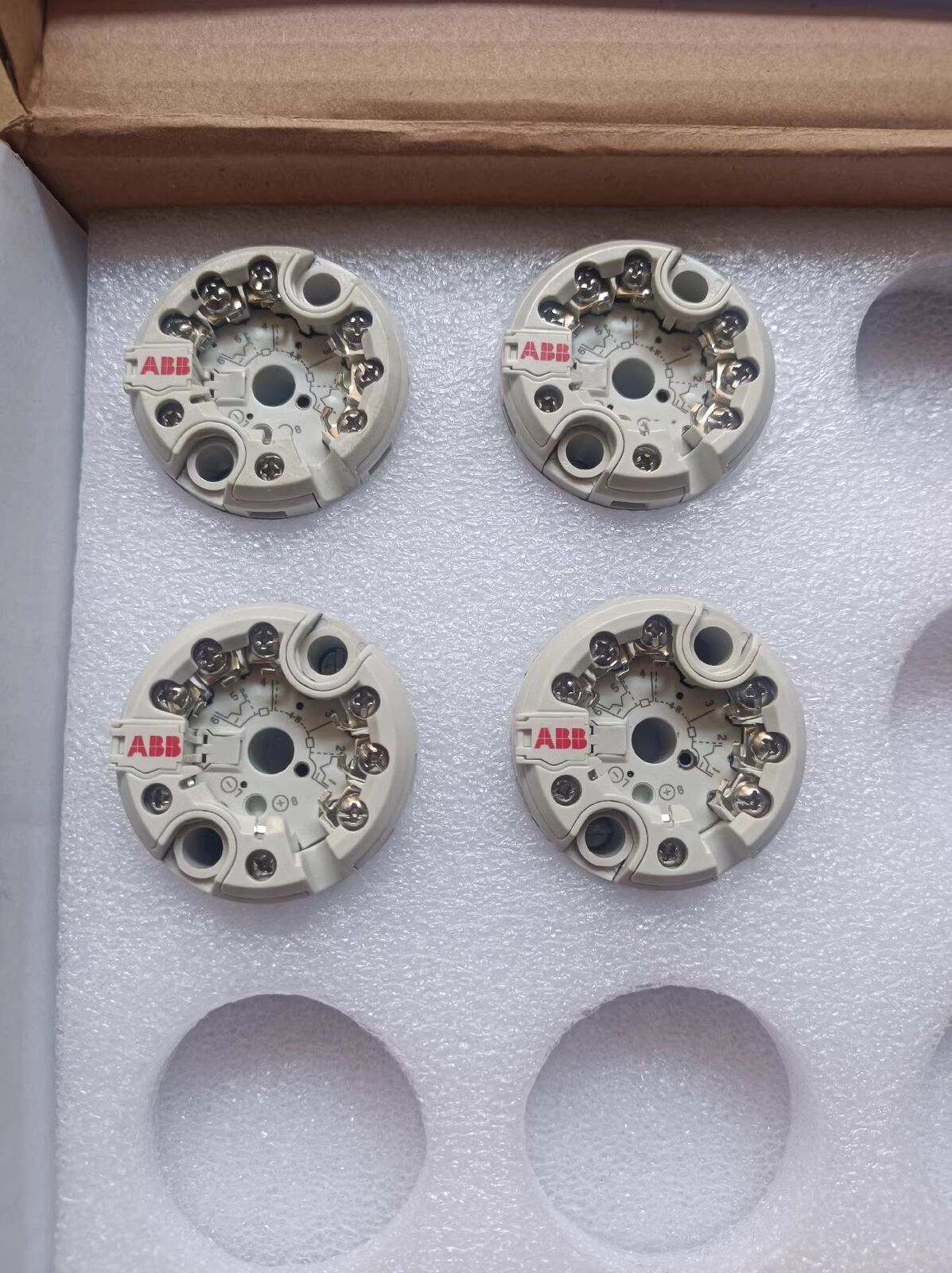 new 1pcs ABB Temperature Transmitter TTH300-Y0 - ABB