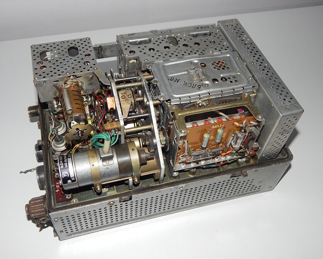 Used Radio R-860: Aircraft Radio Station Rarity - AVIATEK