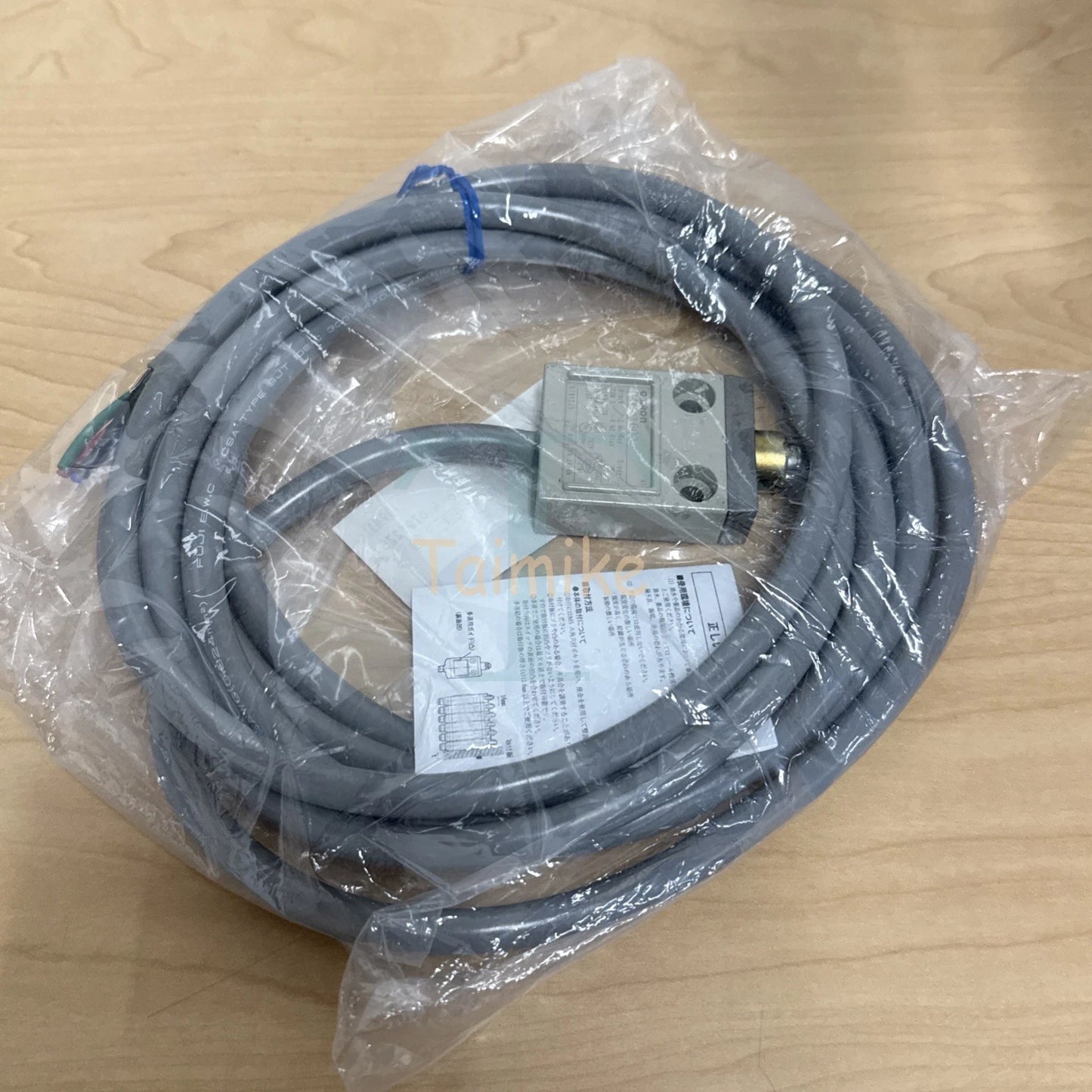 ! Omron D4C-1602 Compact Limit Switch Roller Plunger