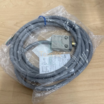 ! Omron D4C-1602 Compact Limit Switch Roller Plunger