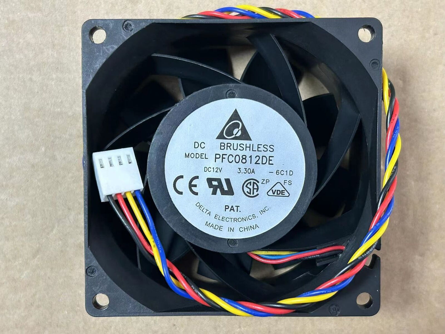 new Delta PFC0812DE 12V 3.30A fan 80*80*38mm 4Pin