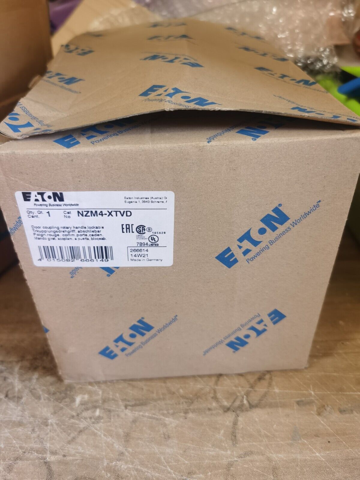 new 1PCS Eaton Moeller NZM4-XTVD NZM4XTVD Handle In Box - EATON MOELLER