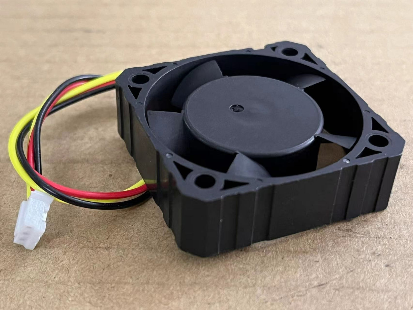 new 1pcs F412RS05MB-02 5V 4CM 3-Wire Cooling Fan