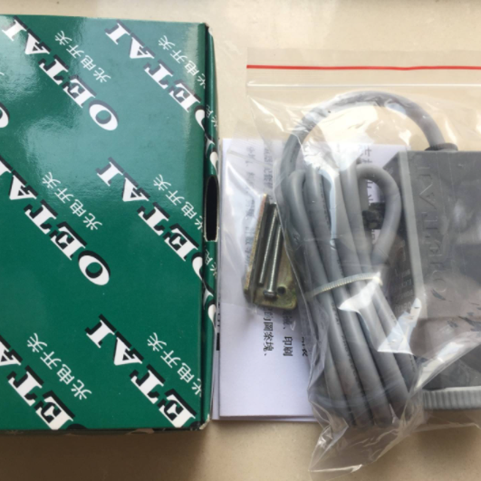 OETAI GDS-C21W Color Mark Sensor - Precision Color Tracking & Mark Detection - OETAI