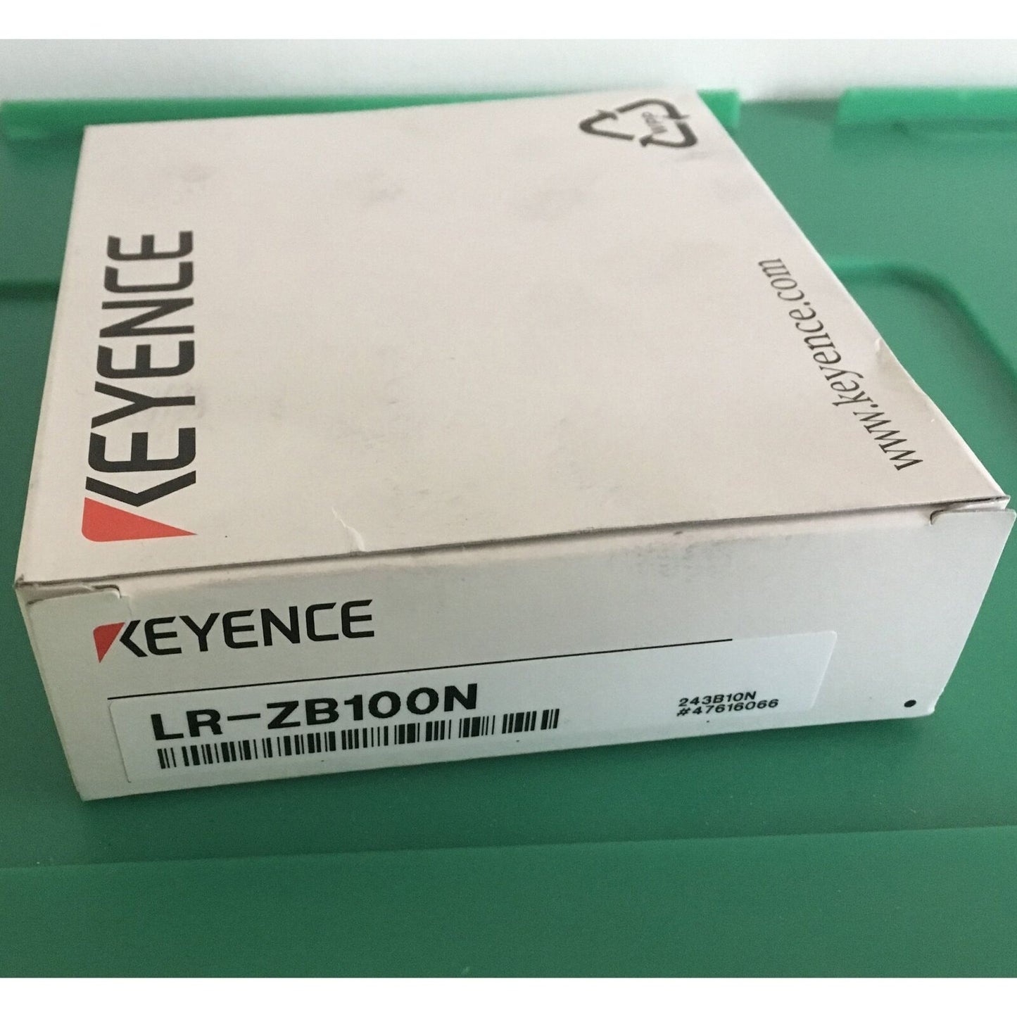 ONE KEYENCE LR-ZB100N Laser Sensor in Stock - KEYENCE