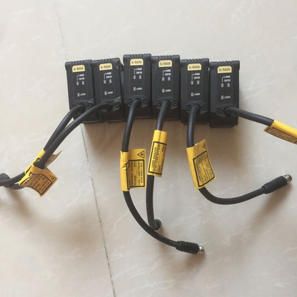 KEYENCE IL-S025 Laser Displacement Sensor Used - KEYENCE