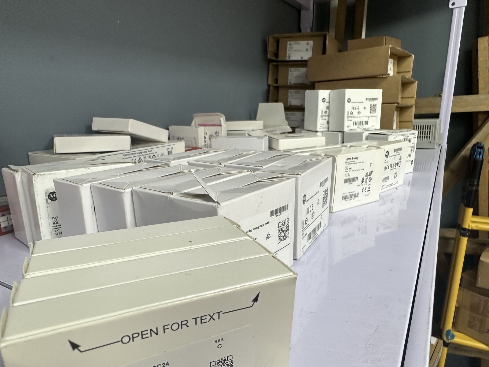 Allen-Bradley 1734-IB8S Safety Sinking Input Module - ALLEN-BRADLEY