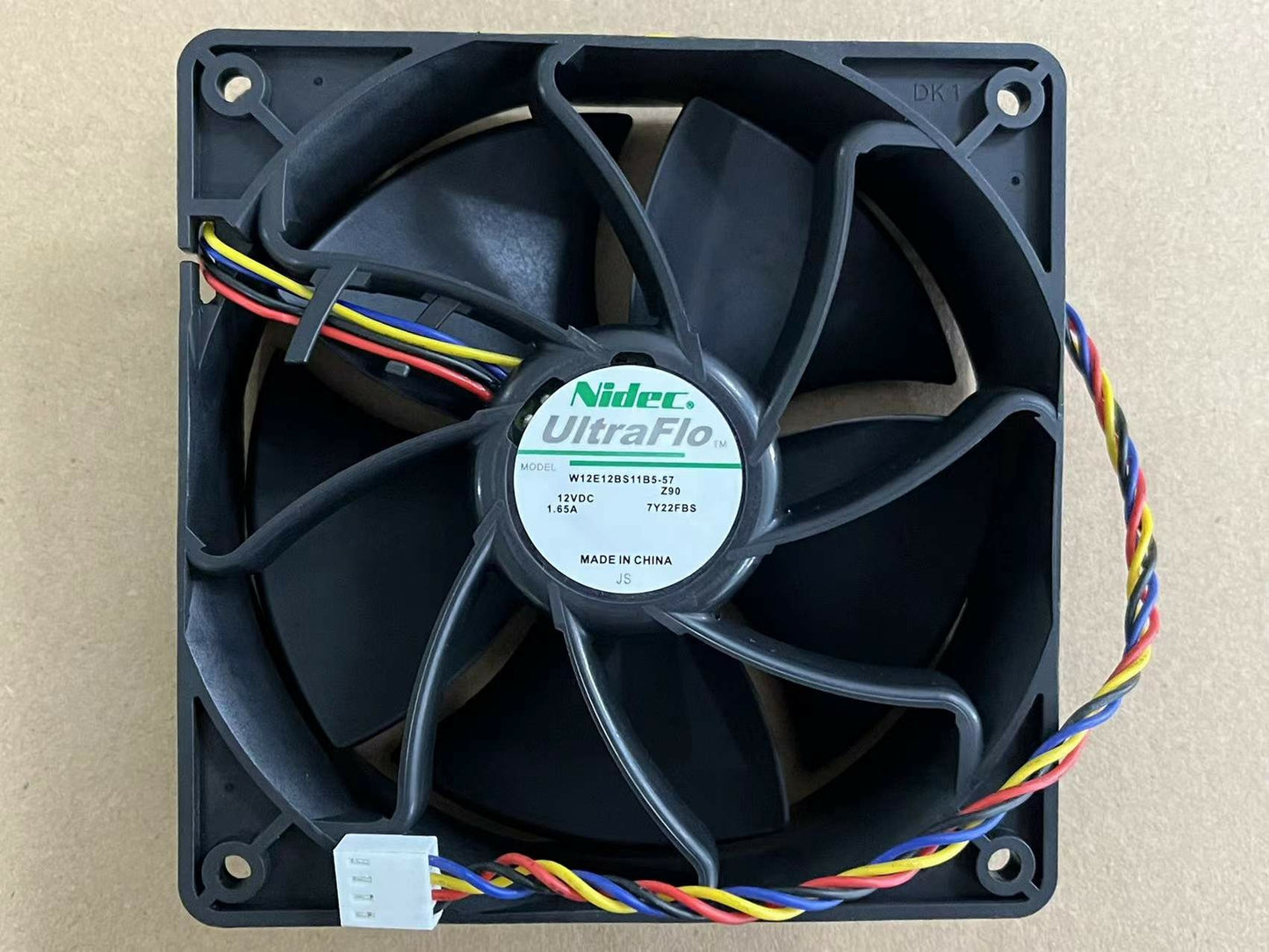 new NIDEC W12E12BS11B5-57 12VDC 1.65A 4 line PWM fan