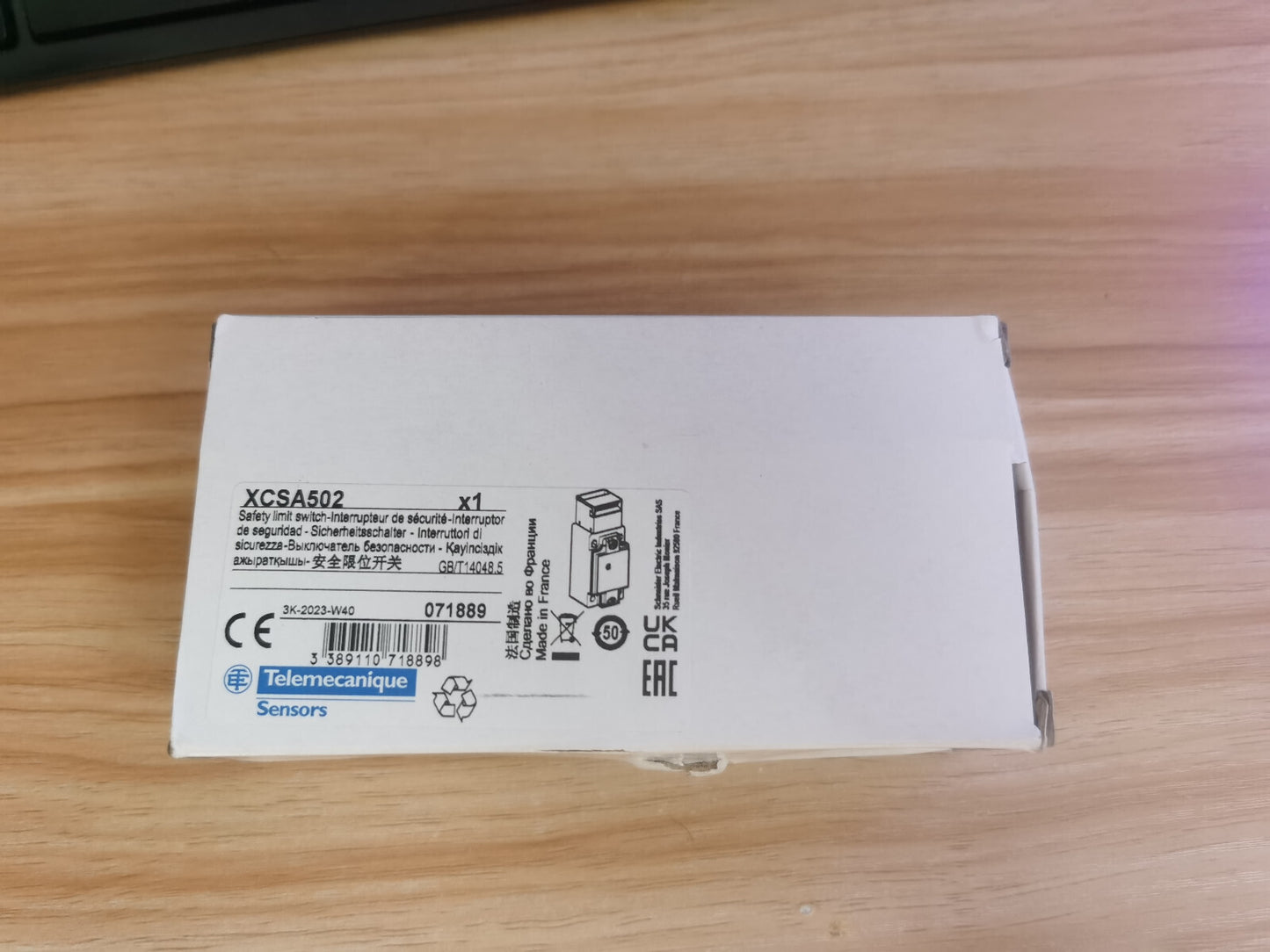 1PC  Schneider XCSA502 XCS-A502 Safety Limit Switch  Free Ship