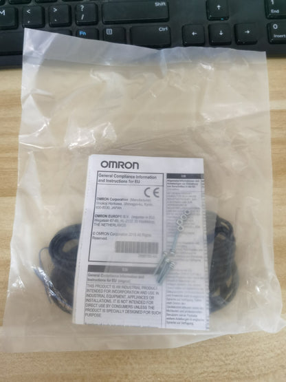 1PCS Omron E3T-ST21 E3TST21 2M Photoelectric Sensor - Free Shipping *TT