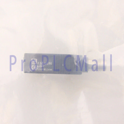 E3Z-LL86 1PC Omron E3ZLL86 Photoelectric Sensor Switch Free Shipping 1PCS